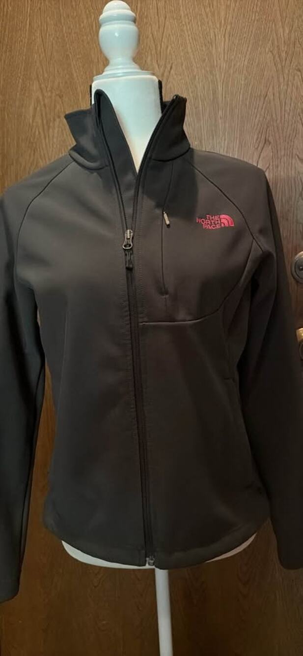 The North Face Apex Bionic Jacket in grey. Special Breast Cancer Edition!